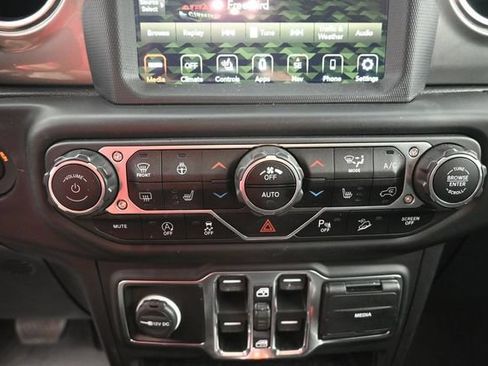 Used 2020 Jeep Wrangler Unlimited Sahara AWD/4WD image 21