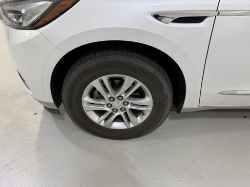 Used 2018 Buick Enclave Essence image 9
