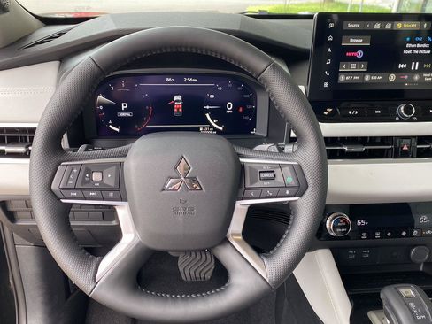 New 2026 Mitsubishi Outlander SE FWD image 32