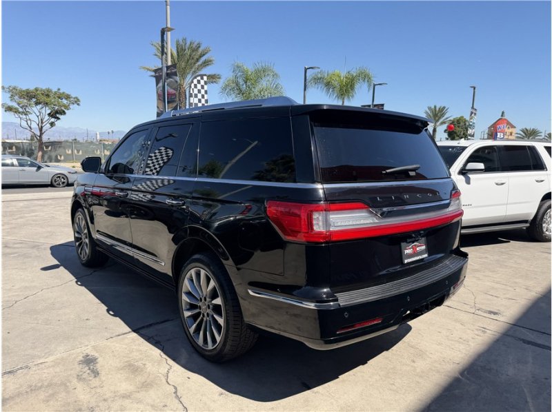 Used 2019 Lincoln Navigator Select RWD image 4