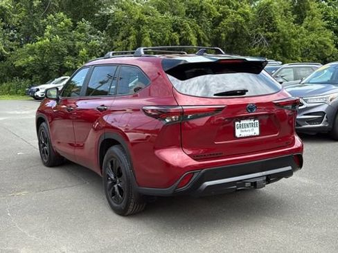 Certified 2024 Toyota Highlander XLE AWD/4WD image 4