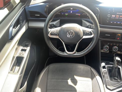 Used 2023 Volkswagen Taos SE FWD image 18