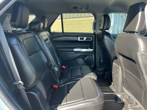 Used 2023 Ford Explorer XLT w/ Equipment Group 202A AWD/4WD image 14