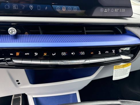 New 2025 Cadillac Optiq Luxury 1 image 22