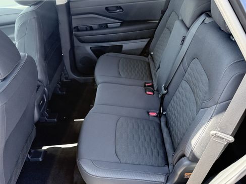 Used 2025 Nissan Pathfinder S FWD image 33
