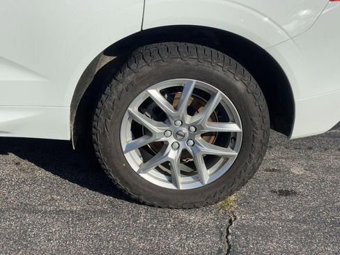 Used 2021 Volvo XC60 T5 Momentum w/ Climate Package image 7