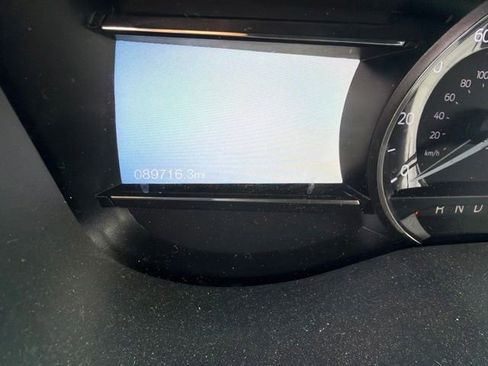 Used 2017 Ford Explorer XLT w/ Equipment Group 201A AWD/4WD image 5