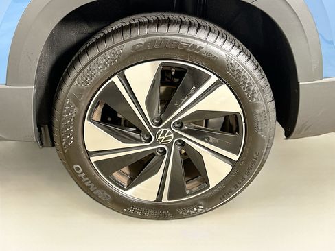 Used 2025 Volkswagen Taos SE AWD/4WD image 11