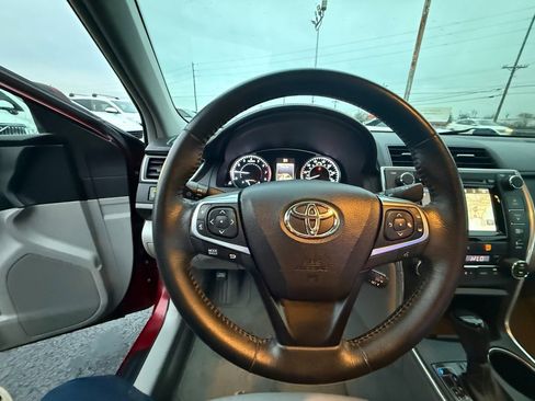 Used 2015 Toyota Camry XLE image 12