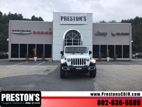 Used 2023 Jeep Gladiator Sport AWD/4WD image 9