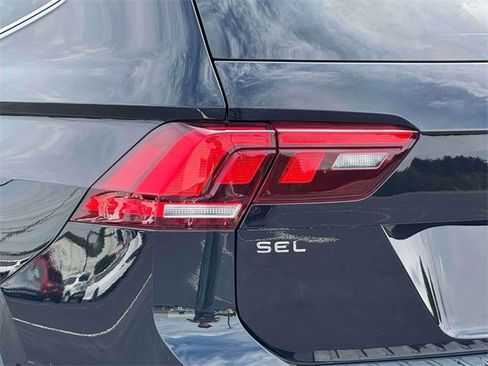 Used 2024 Volkswagen Tiguan SEL R-Line image 9