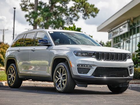 Used 2025 Jeep Grand Cherokee Limited w/ Luxury Tech Group II image 1