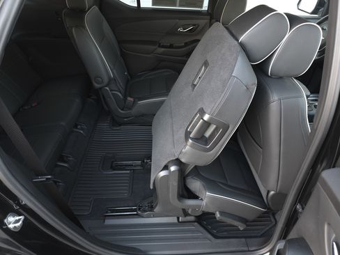 Used 2023 Chevrolet Traverse Premier image 41