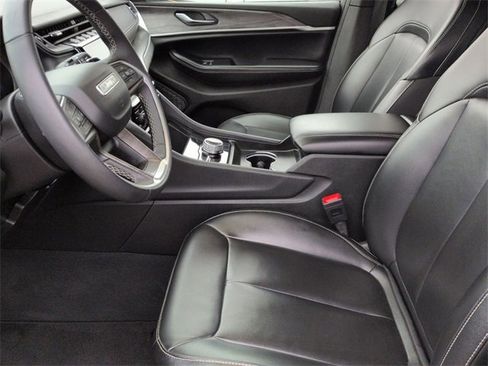 Used 2024 Jeep Grand Cherokee Limited image 12