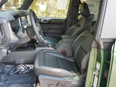 New 2025 Ford Bronco Outer Banks w/ Sasquatch Package image 3