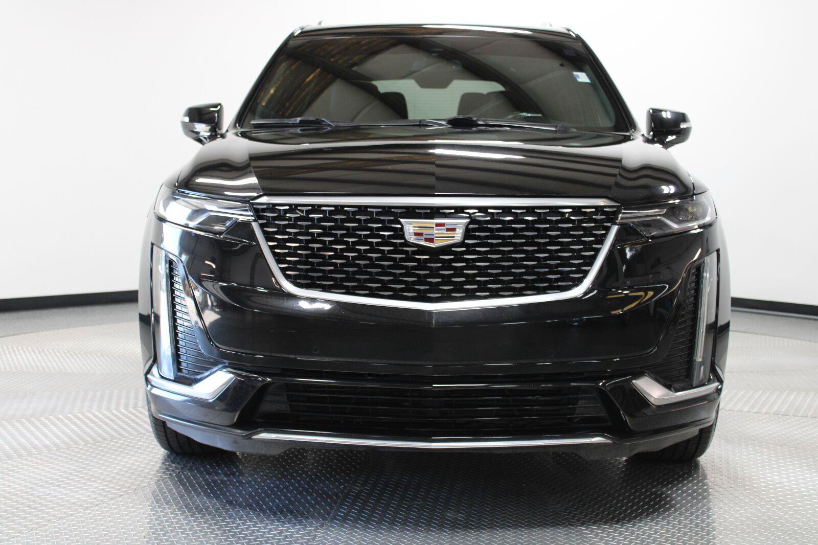 Certified 2023 Cadillac XT6 Luxury FWD image 2