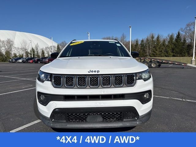 Used 2023 Jeep Compass Latitude AWD/4WD image 2
