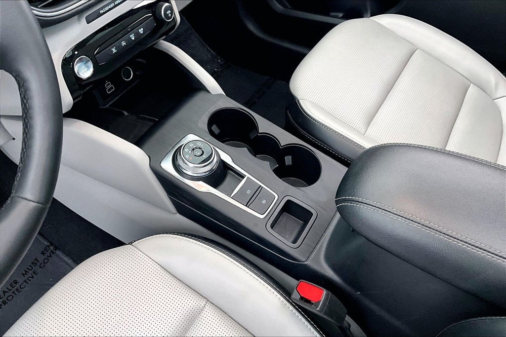 Used 2025 Ford Escape Platinum AWD/4WD image 17