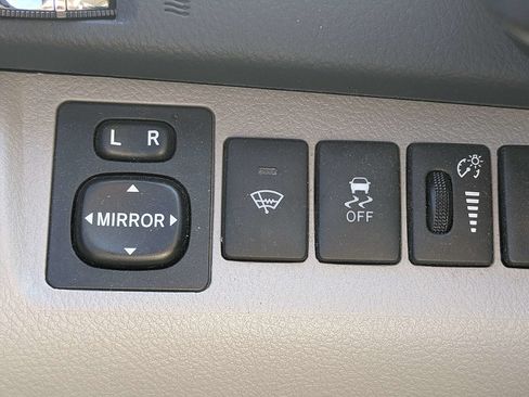 Used 2013 Toyota Highlander Plus FWD image 27