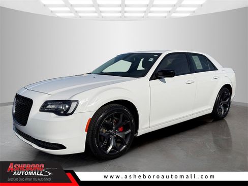 Used 2022 Chrysler 300 Touring w/ Sport Appearance Package image 1