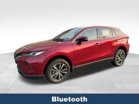 Used 2023 Toyota Venza LE image 3