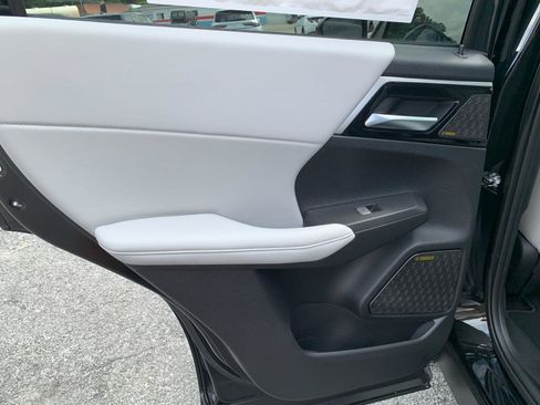 New 2025 Mitsubishi Outlander SE image 20