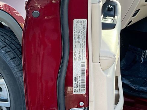 Certified 2025 Jeep Grand Cherokee L Limited w/ Luxury Tech Group II image 33