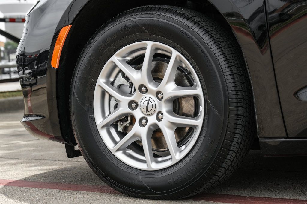 Used 2024 Chrysler Pacifica Touring-L FWD image 69