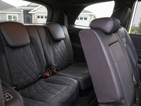 Used 2026 Mercedes-Benz GLS 63 AMG 4MATIC image 38
