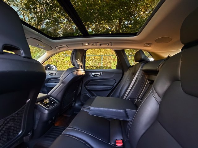 Used 2022 Volvo XC60 B5 Inscription w/ Advanced Package AWD/4WD image 34
