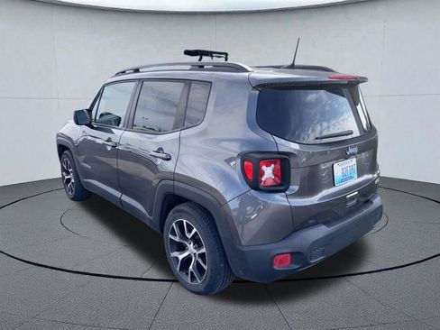 Used 2018 Jeep Renegade Latitude FWD image 3