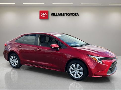 Certified 2025 Toyota Corolla LE FWD image 7