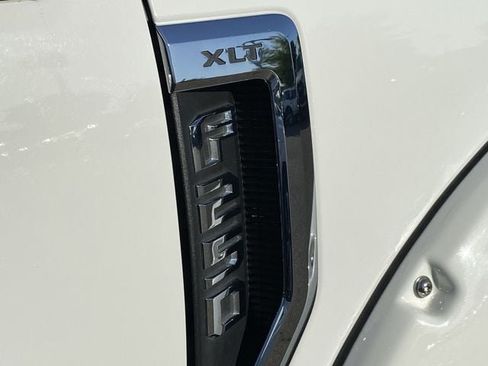 Used 2019 Ford F250 XLT w/ XLT Premium Package AWD/4WD image 9