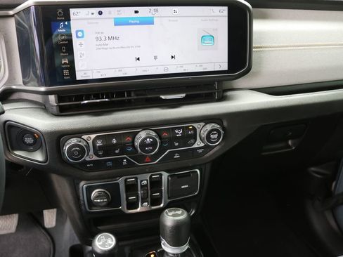 Used 2024 Jeep Wrangler Unlimited w/ Convenience Group image 22