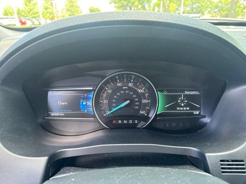 Used 2018 Ford Explorer XLT w/ Equipment Group 202A AWD/4WD image 10
