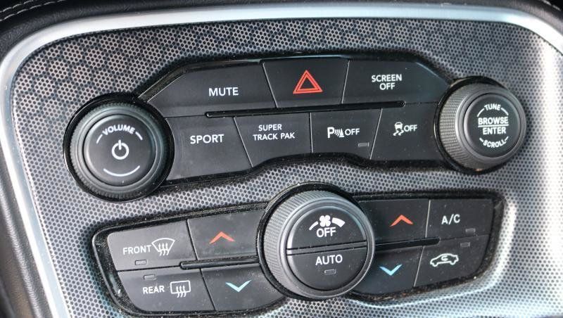 Used 2018 Dodge Challenger R/T Scat Pack w/ Leather Interior Group RWD image 17