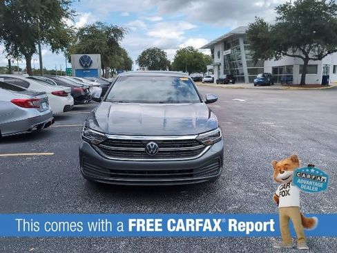 Used 2024 Volkswagen Jetta SE FWD image 2