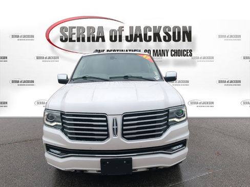 Used 2017 Lincoln Navigator Select image 3