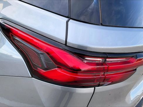 Certified 2023 Chevrolet Traverse LT w/ Rear Camera Mirror Package image 27