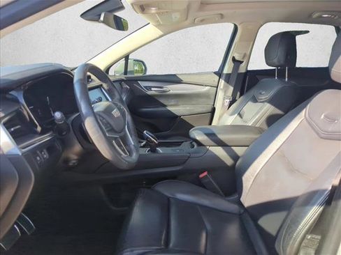 Used 2017 Cadillac XT5 Luxury w/ LPO, Wheel Lock Package FWD image 16