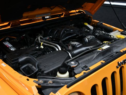 Used 2012 Jeep Wrangler Unlimited Rubicon w/ Max Tow Pkg image 12