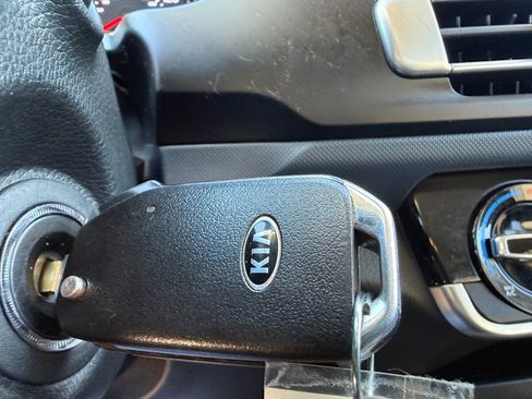 Used 2021 Kia Seltos S image 29