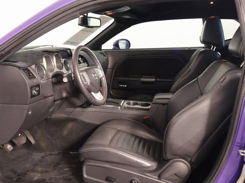 Used 2013 Dodge Challenger R/T RWD image 9