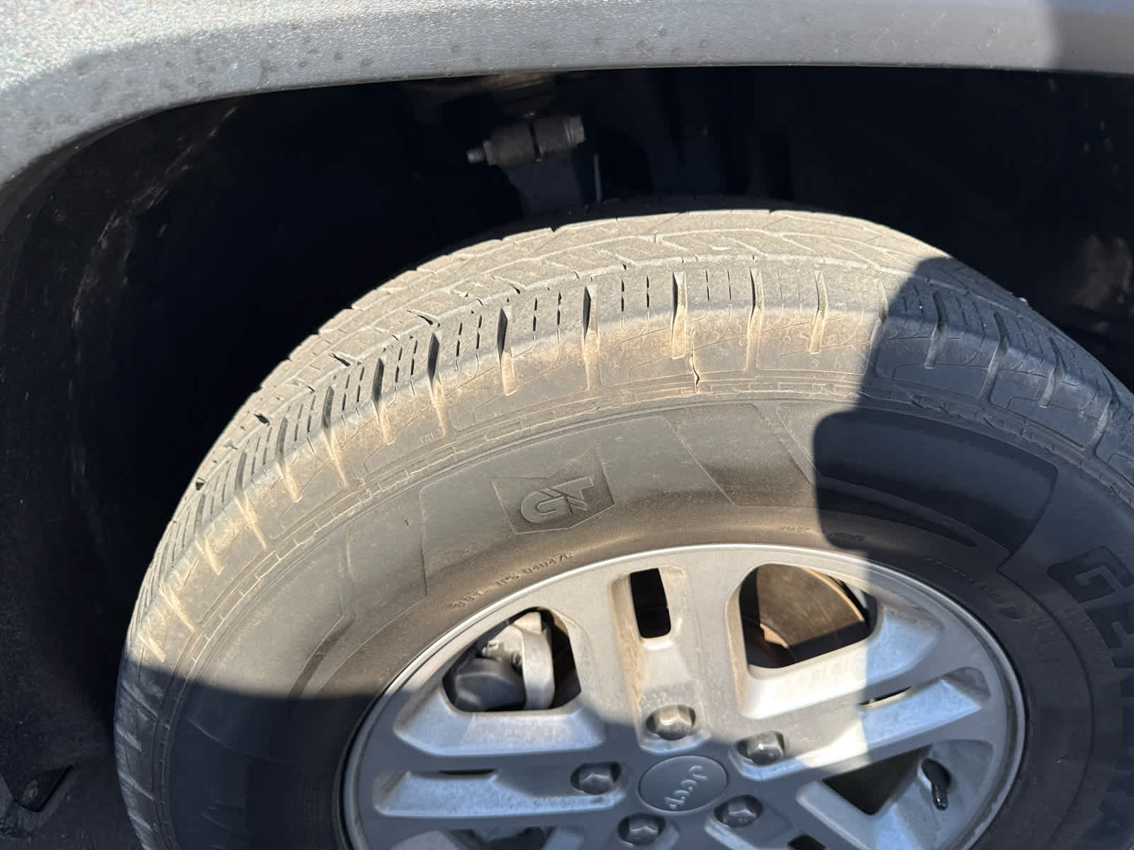 Used 2023 Jeep Grand Cherokee Laredo AWD/4WD image 2