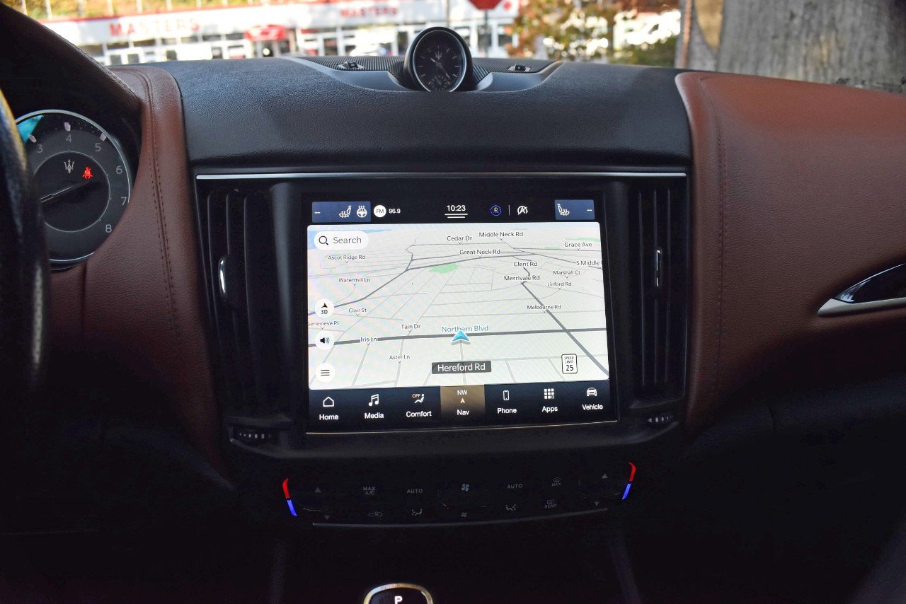 Used 2021 Maserati Levante AWD/4WD image 29