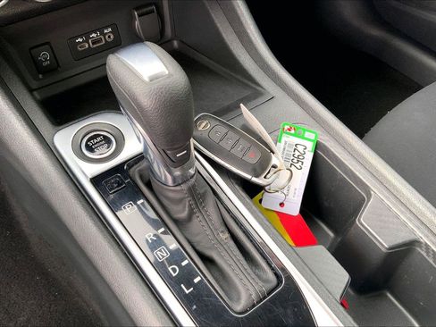 Used 2024 Nissan Sentra SV FWD image 12