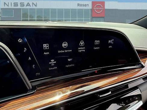 Used 2022 Cadillac Escalade Premium Luxury AWD/4WD image 18