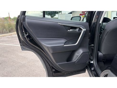 Certified 2025 Toyota RAV4 XLE FWD image 33