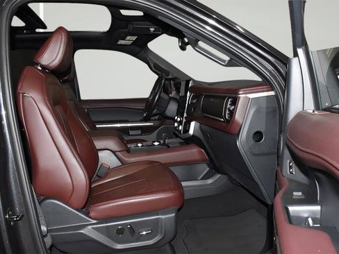 Used 2024 Ford Expedition Limited image 31