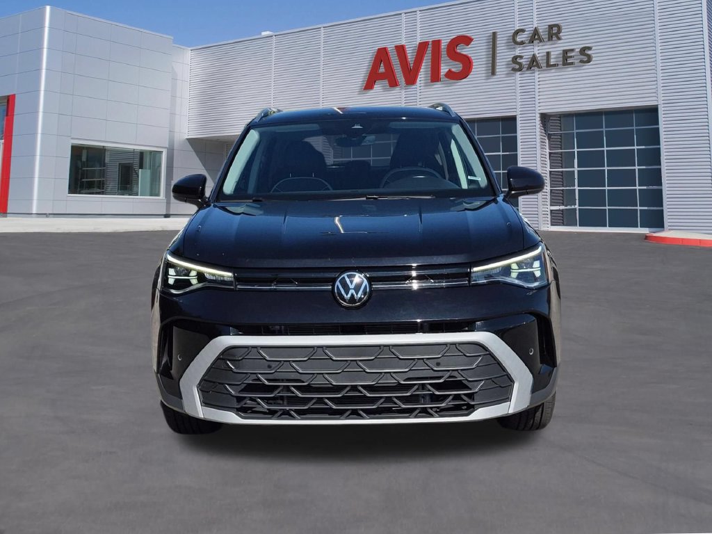 Used 2025 Volkswagen Taos SE AWD/4WD image 2